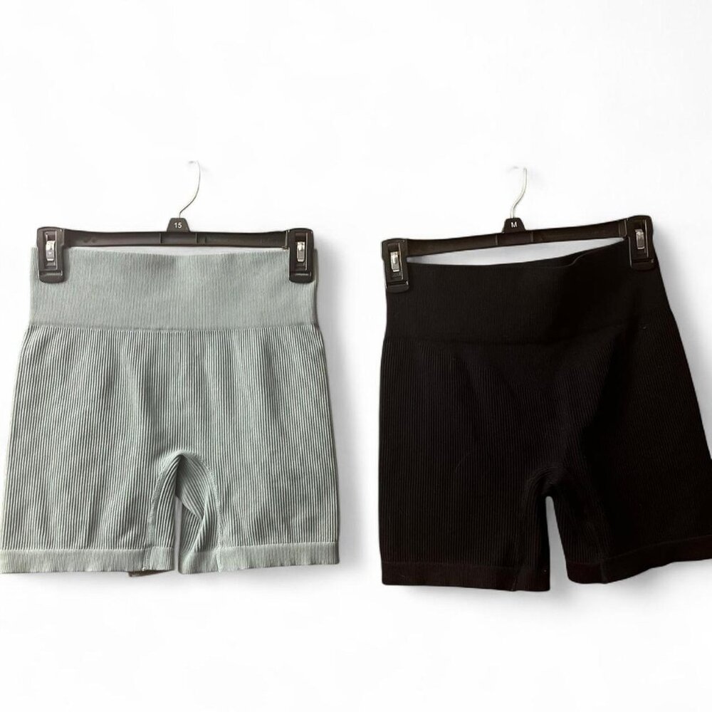 Black and grey seamless shorts
